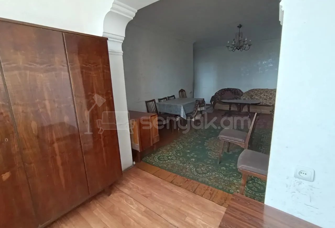 3 Սենյականոց Բնակարան, 80քմ, 9/9 հարկ, Նորմալ Վիճակում, Մասամբ Կահավորված