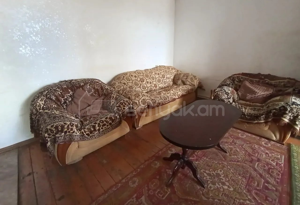 3 Սենյականոց Բնակարան, 80քմ, 9/9 հարկ, Նորմալ Վիճակում, Մասամբ Կահավորված