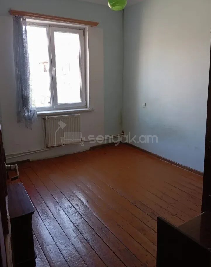 3 Սենյականոց Բնակարան, 80քմ, 9/9 հարկ, Նորմալ Վիճակում, Մասամբ Կահավորված