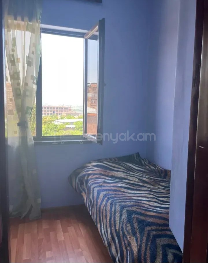 3 Սենյականոց Բնակարան Քարե Շենքում, 70քմ, 5/5 հարկ, Կապիտալ Վերանորոգված, Կահավորված