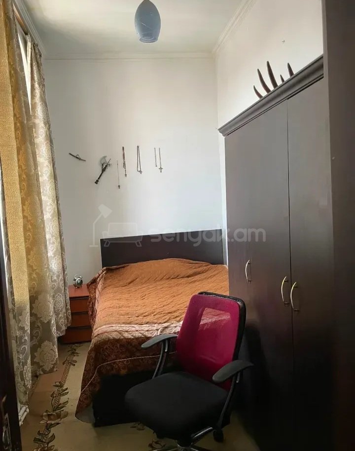 3 Սենյականոց Բնակարան Քարե Շենքում, 70քմ, 5/5 հարկ, Կապիտալ Վերանորոգված, Կահավորված