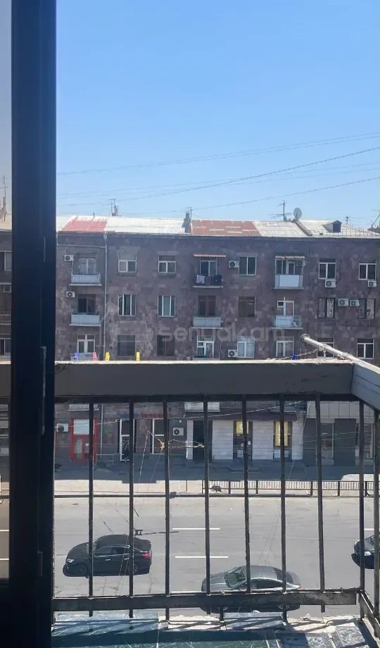 3 Սենյականոց Բնակարան Քարե Շենքում, 70քմ, 5/5 հարկ, Կապիտալ Վերանորոգված, Կահավորված