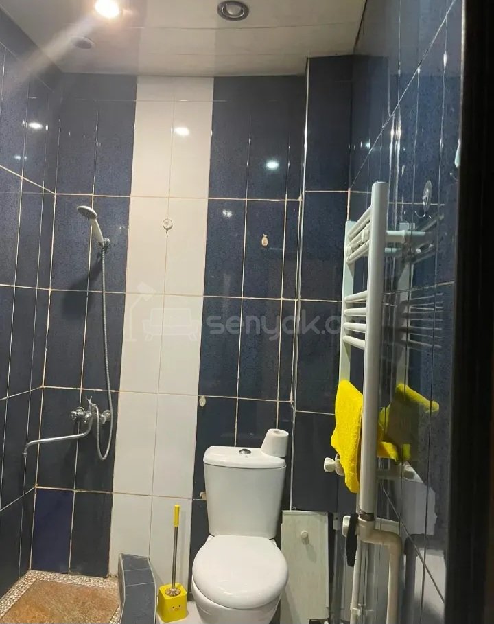3 Սենյականոց Բնակարան Քարե Շենքում, 70քմ, 5/5 հարկ, Կապիտալ Վերանորոգված, Կահավորված