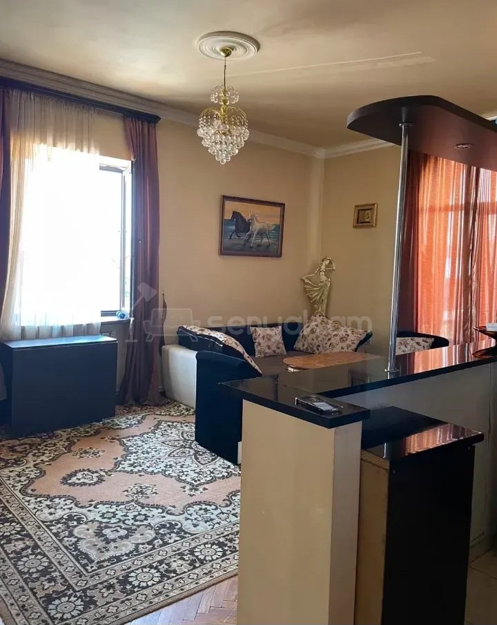 3 Սենյականոց Բնակարան Քարե Շենքում, 70քմ, 5/5 հարկ, Կապիտալ Վերանորոգված, Կահավորված