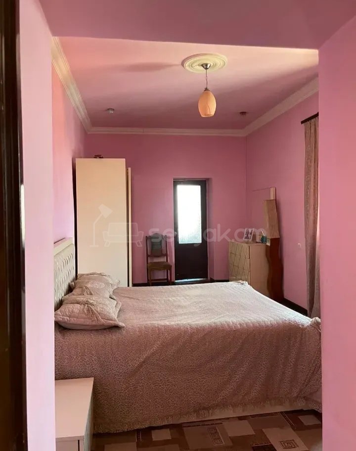 3 Սենյականոց Բնակարան Քարե Շենքում, 70քմ, 5/5 հարկ, Կապիտալ Վերանորոգված, Կահավորված