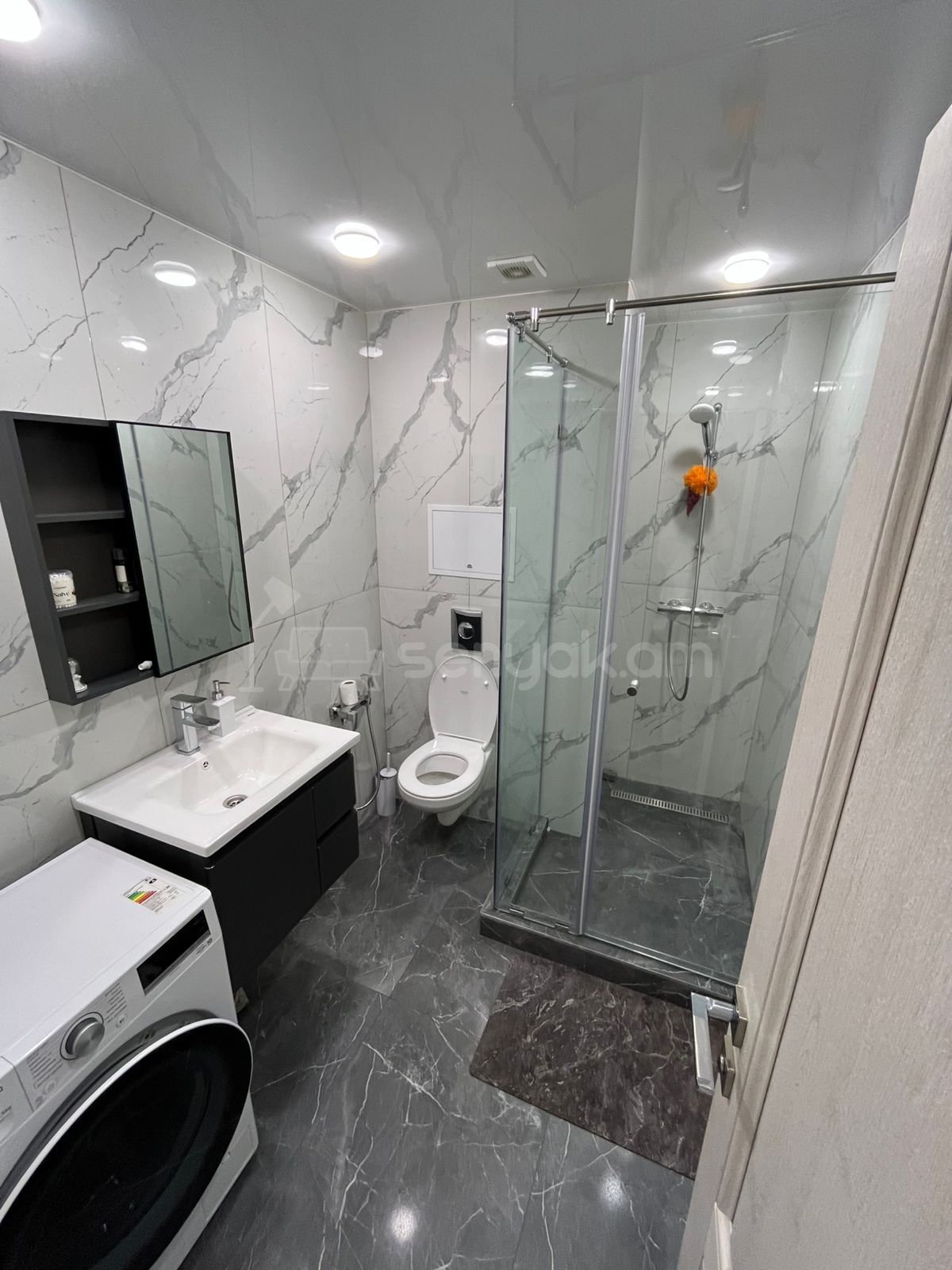 3 Սենյականոց Բնակարան Նորակառույցում, 74քմ, 6/18 հարկ, Կապիտալ Վերանորոգված, Կահավորված