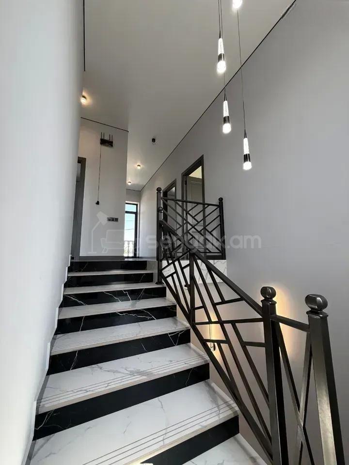 5 Սենյականոց Շքեղ Առանձնատուն, 180քմ, Ավտոտնակով