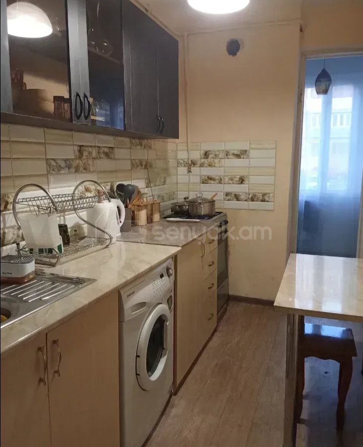 1 Սենյականոց Բնակարան Քարե Շենքում, 48քմ, 2/5 հարկ, Կոսմետիկ Վերանորոգված