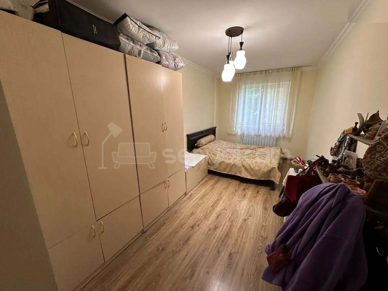 3 Սենյականոց Բնակարան Քարե Շենքում, 70քմ, 4/4 հարկ, Նորմալ Վիճակում