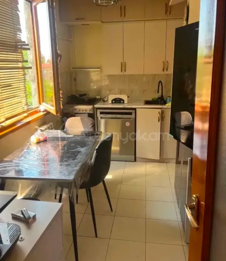 3 Սենյականոց Բնակարան Քարե Շենքում, 73քմ, 3/4 հարկ, Կոսմետիկ Վերանորոգված