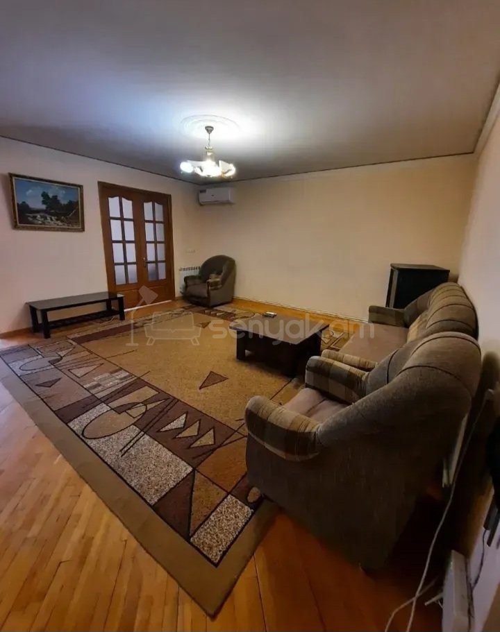 3 Սենյականոց Բնակարան Քարե Շենքում, 93քմ, 3/5 հարկ, Կապիտալ Վերանորոգված, Կահավորված