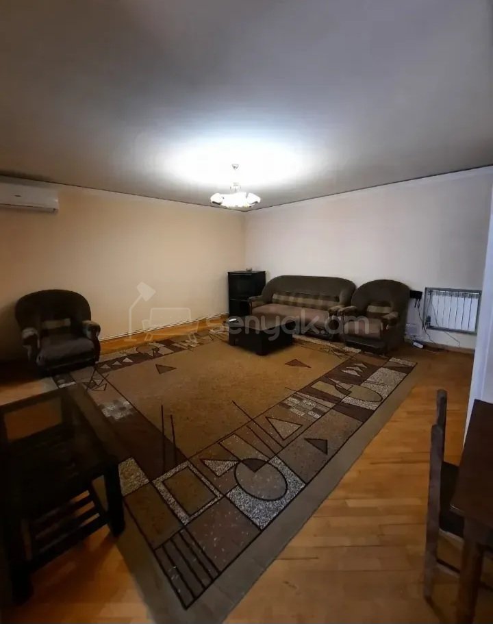 3 Սենյականոց Բնակարան Քարե Շենքում, 93քմ, 3/5 հարկ, Կապիտալ Վերանորոգված, Կահավորված