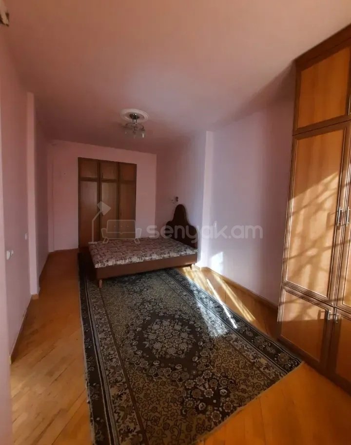 3 Սենյականոց Բնակարան Քարե Շենքում, 93քմ, 3/5 հարկ, Կապիտալ Վերանորոգված, Կահավորված