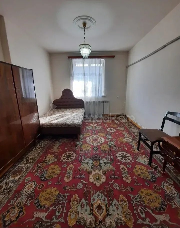 3 Սենյականոց Բնակարան Քարե Շենքում, 93քմ, 3/5 հարկ, Կապիտալ Վերանորոգված, Կահավորված