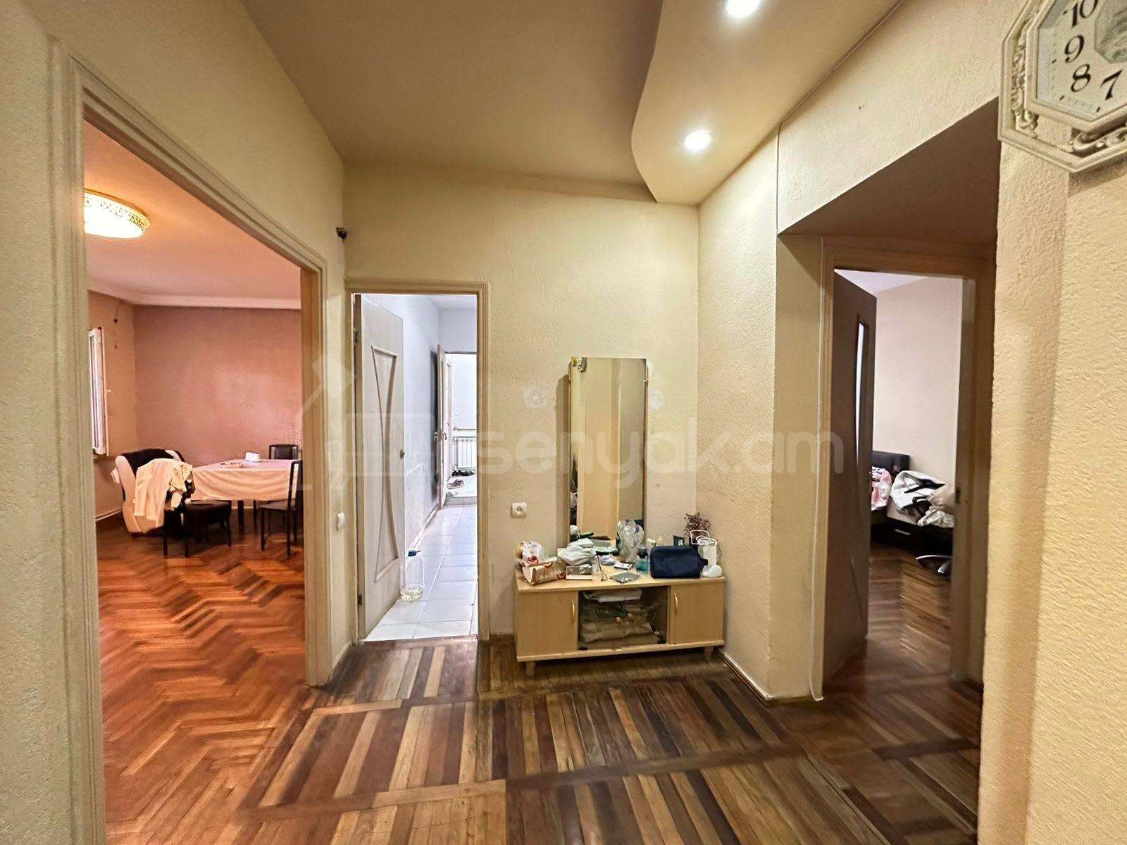 3 Սենյականոց Բնակարան, 80քմ, 1/9 հարկ, Նորմալ Վիճակում