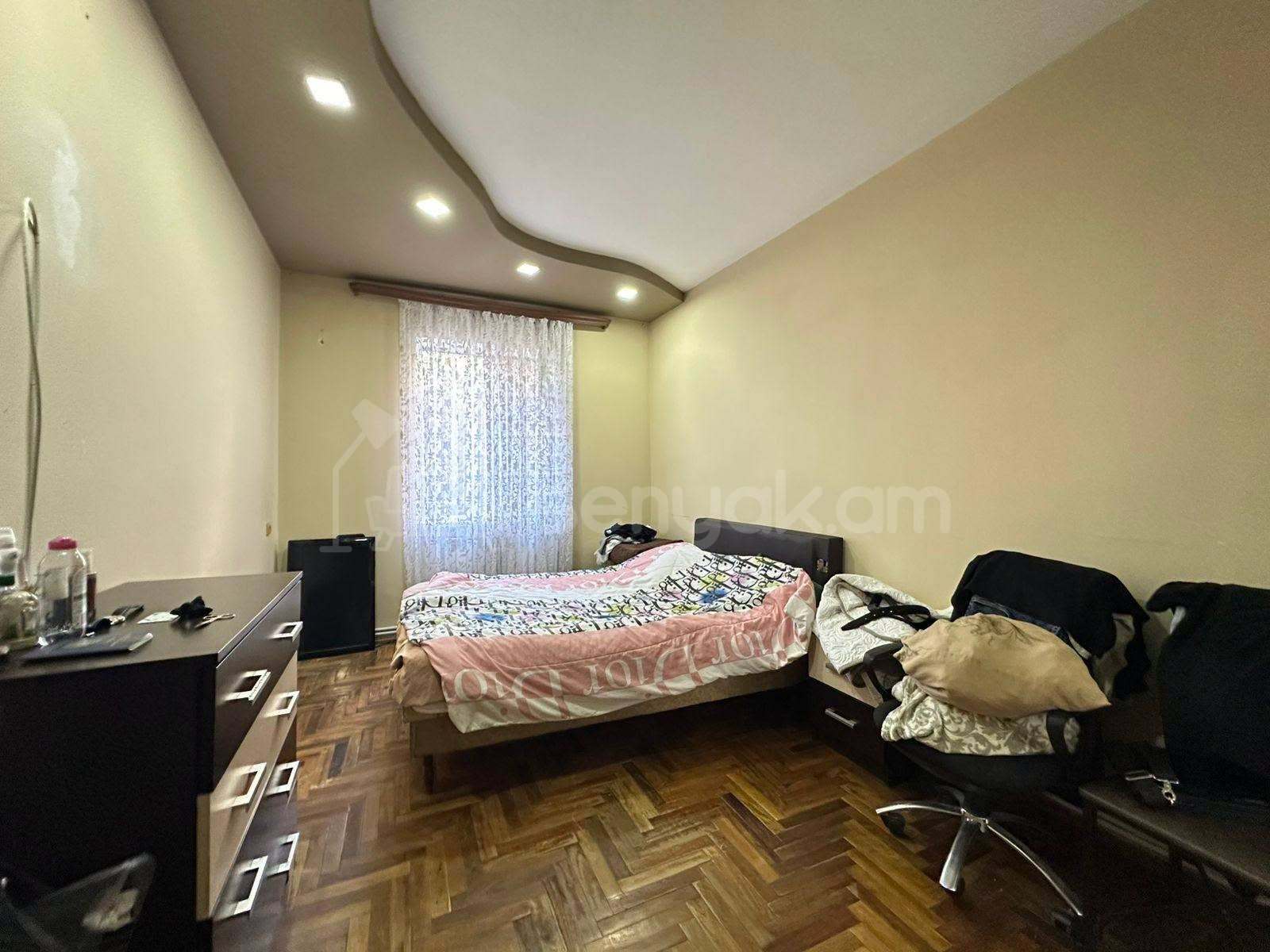 3 Սենյականոց Բնակարան, 80քմ, 1/9 հարկ, Նորմալ Վիճակում