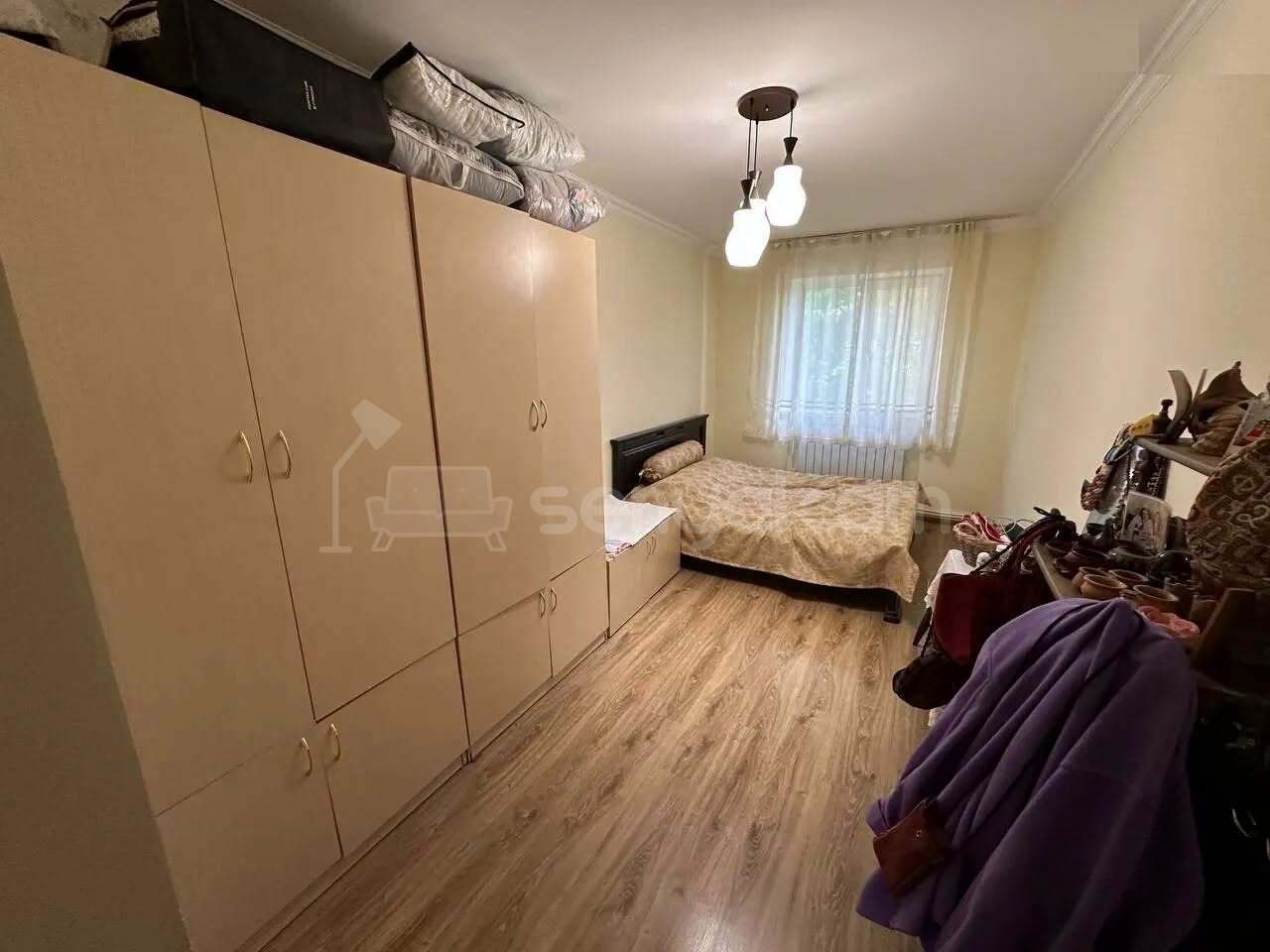 3 Սենյականոց Բնակարան Քարե Շենքում, 70քմ, 4/4 հարկ, Նորմալ Վիճակում