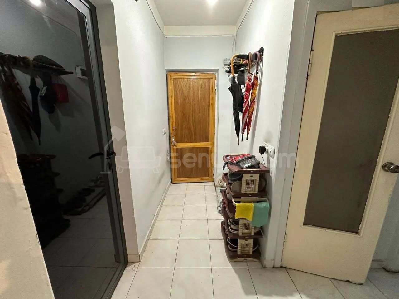 3 Սենյականոց Բնակարան Քարե Շենքում, 70քմ, 4/4 հարկ, Նորմալ Վիճակում