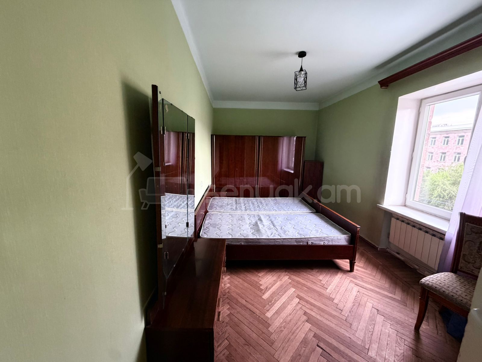3 Սենյականոց Բնակարան Քարե Շենքում, 60քմ, 4/4 հարկ, Նորմալ Վիճակում, Կահավորված