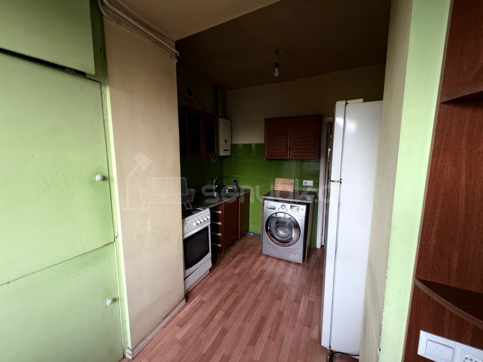 3 Սենյականոց Բնակարան Քարե Շենքում, 60քմ, 4/4 հարկ, Նորմալ Վիճակում, Կահավորված