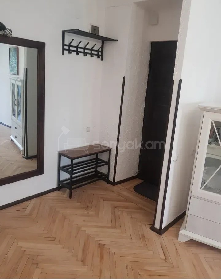 2 Սենյականոց Բնակարան Քարե Շենքում, 67քմ, 4/10 հարկ, Կապիտալ Վերանորոգված, Կահավորված