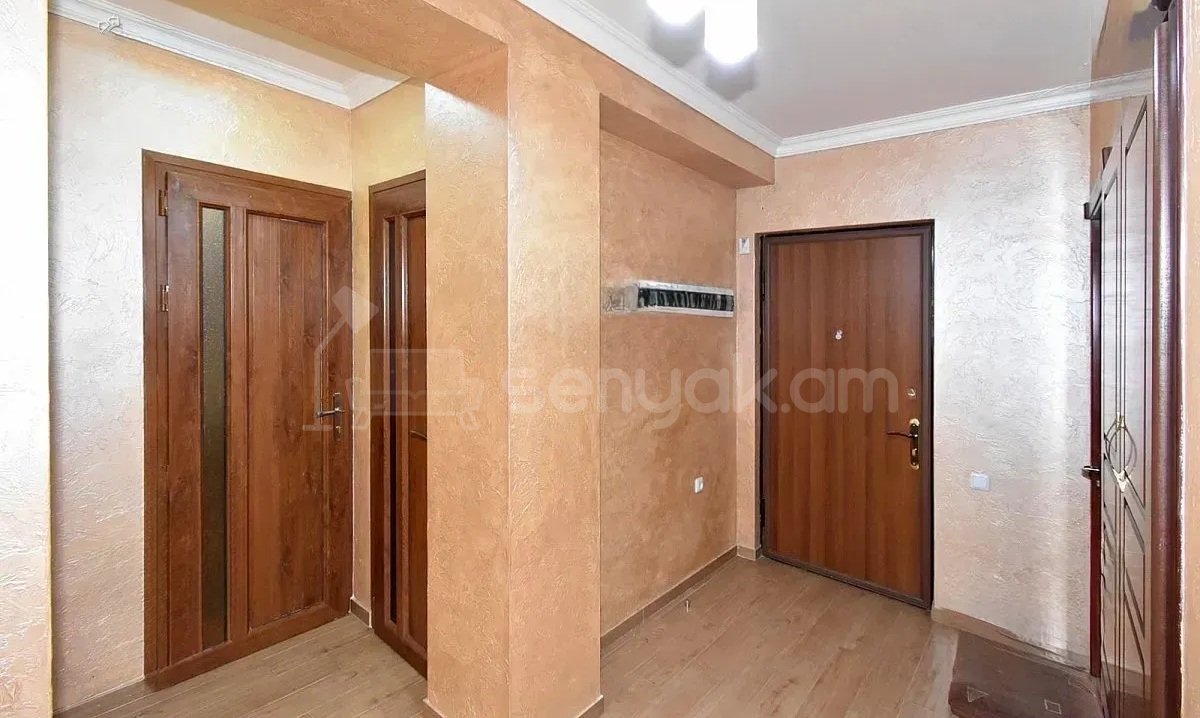 3 Սենյականոց Բնակարան Քարե Շենքում, 77քմ, 2/9 հարկ, Դիզայներական Վերանորոգված, Կահավորված