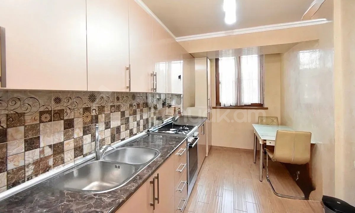 3 Սենյականոց Բնակարան Քարե Շենքում, 77քմ, 2/9 հարկ, Դիզայներական Վերանորոգված, Կահավորված