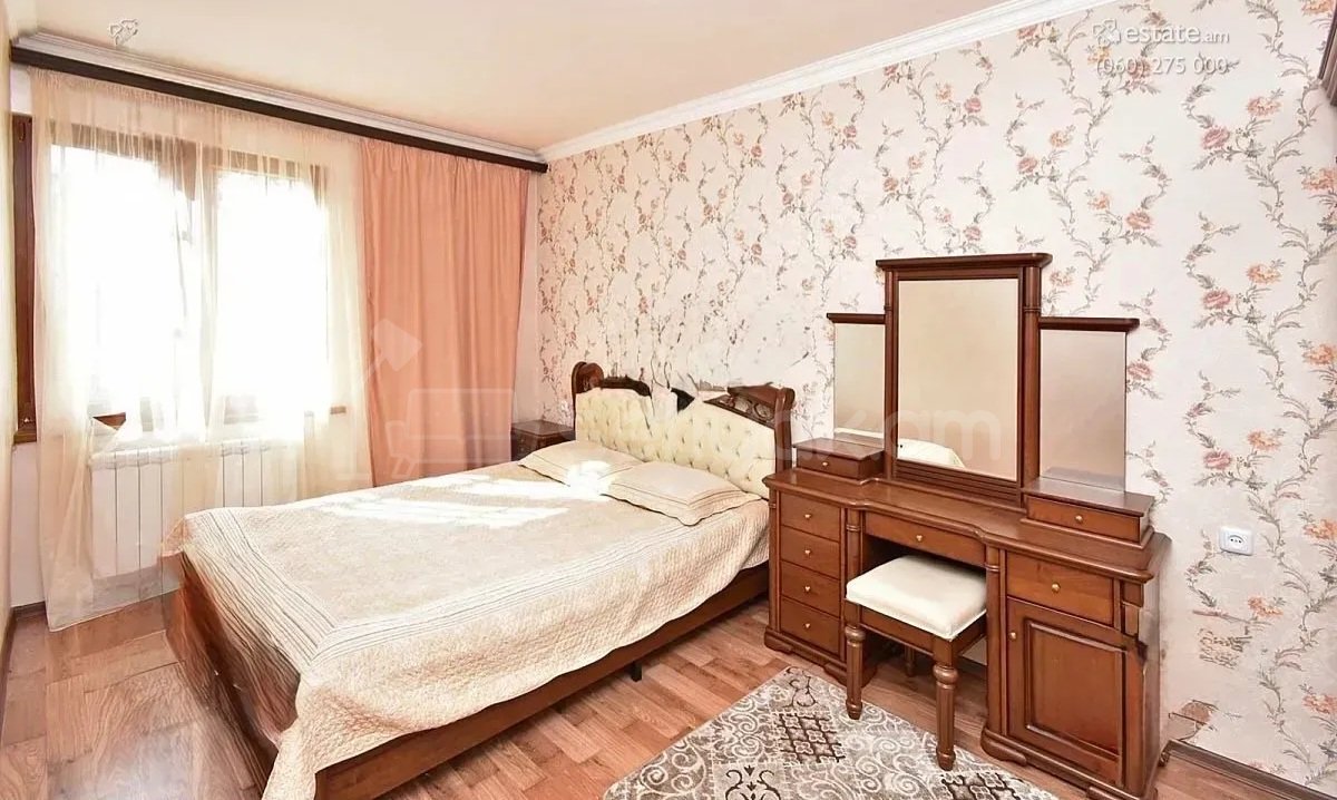 3 Սենյականոց Բնակարան Քարե Շենքում, 77քմ, 2/9 հարկ, Դիզայներական Վերանորոգված, Կահավորված