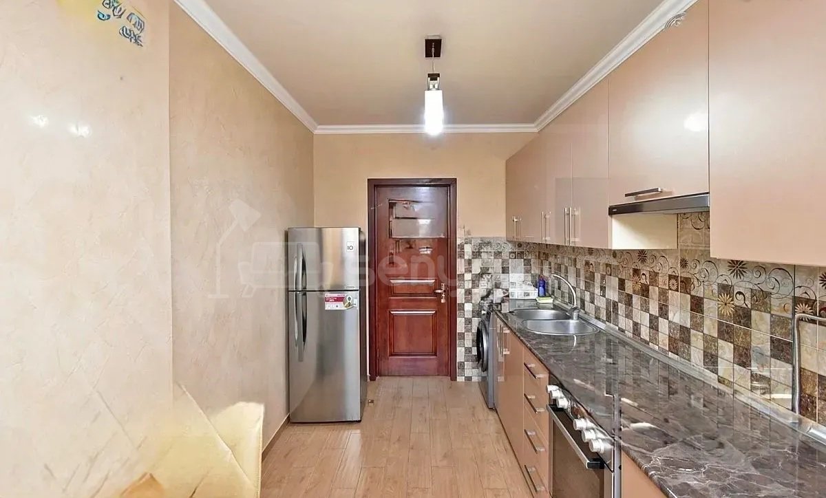3 Սենյականոց Բնակարան Քարե Շենքում, 77քմ, 2/9 հարկ, Դիզայներական Վերանորոգված, Կահավորված