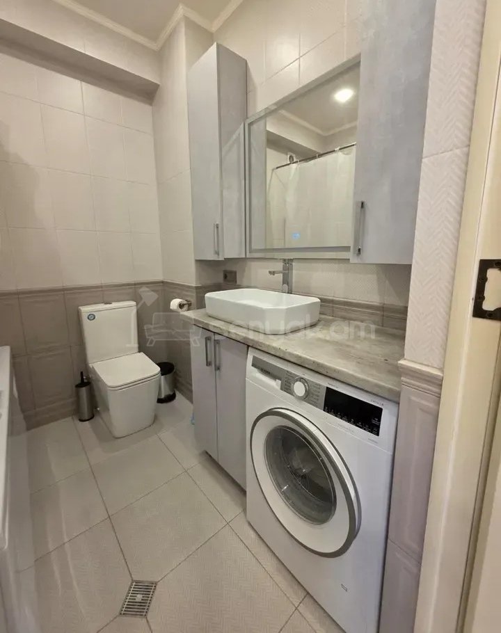 2 Սենյականոց Բնակարան Նորակառույցում, 52քմ, 2/4 հարկ, Կապիտալ Վերանորոգված