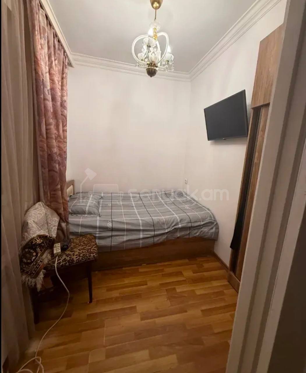 3 Սենյականոց Բնակարան Քարե Շենքում, 90քմ, 5/5 հարկ, Կապիտալ Վերանորոգված