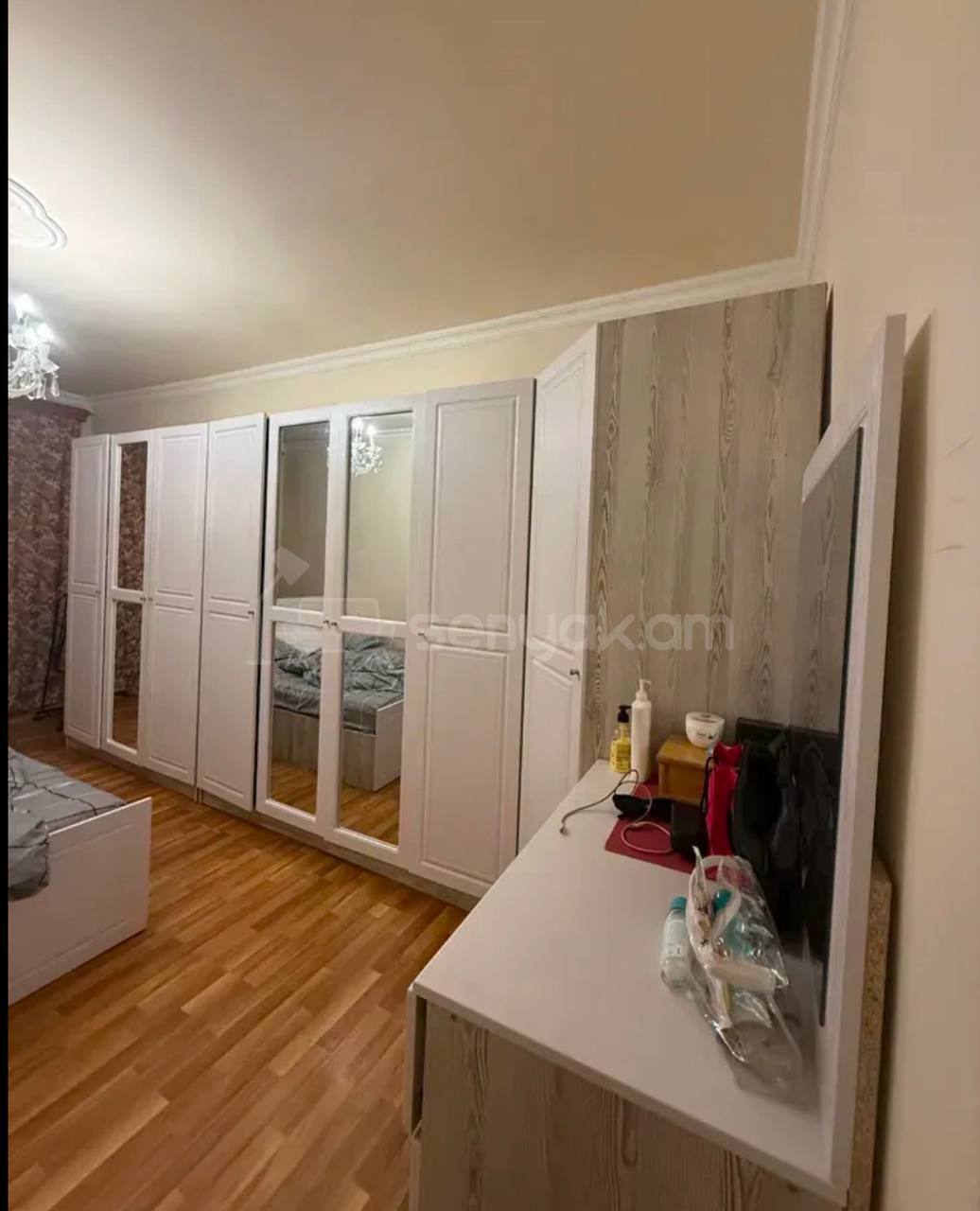 3 Սենյականոց Բնակարան Քարե Շենքում, 90քմ, 5/5 հարկ, Կապիտալ Վերանորոգված