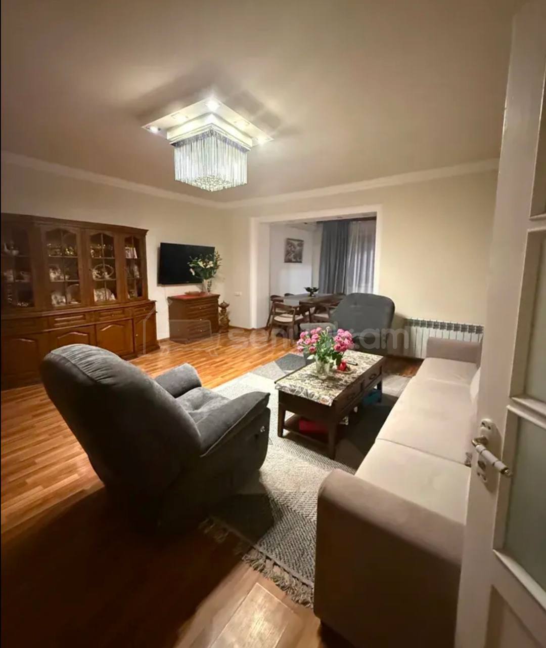 3 Սենյականոց Բնակարան Քարե Շենքում, 90քմ, 5/5 հարկ, Կապիտալ Վերանորոգված
