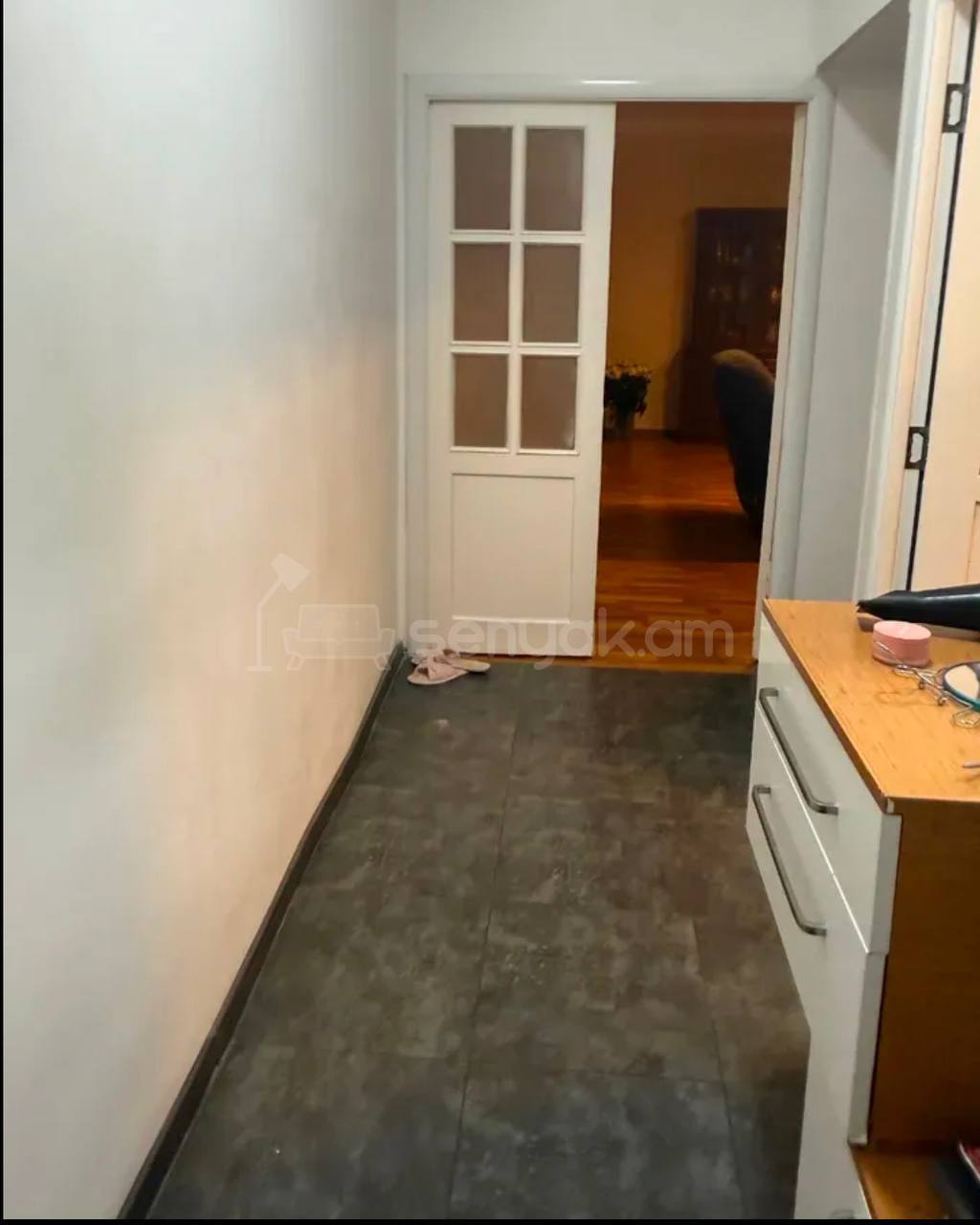 3 Սենյականոց Բնակարան Քարե Շենքում, 90քմ, 5/5 հարկ, Կապիտալ Վերանորոգված