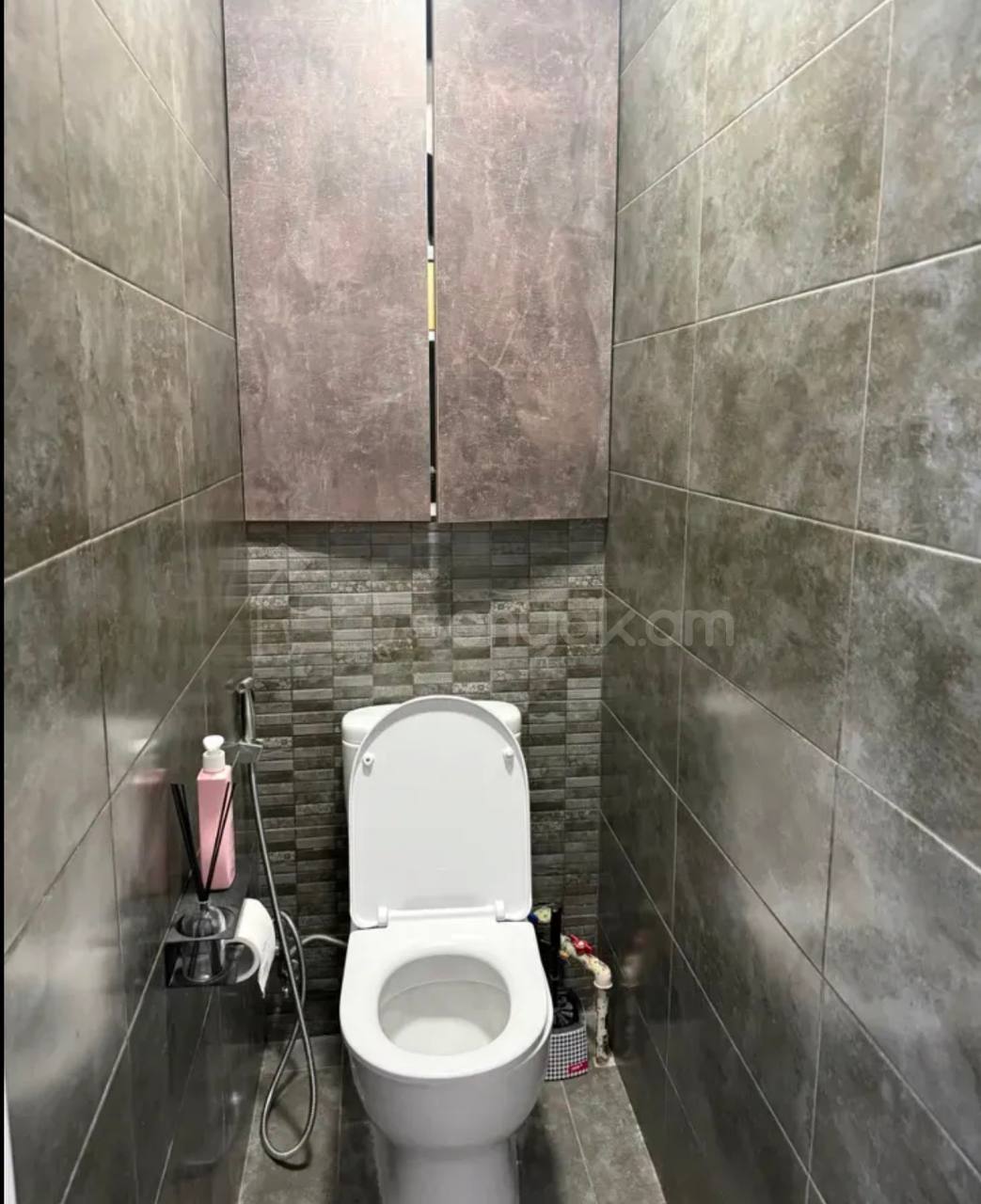 3 Սենյականոց Բնակարան Քարե Շենքում, 90քմ, 5/5 հարկ, Կապիտալ Վերանորոգված