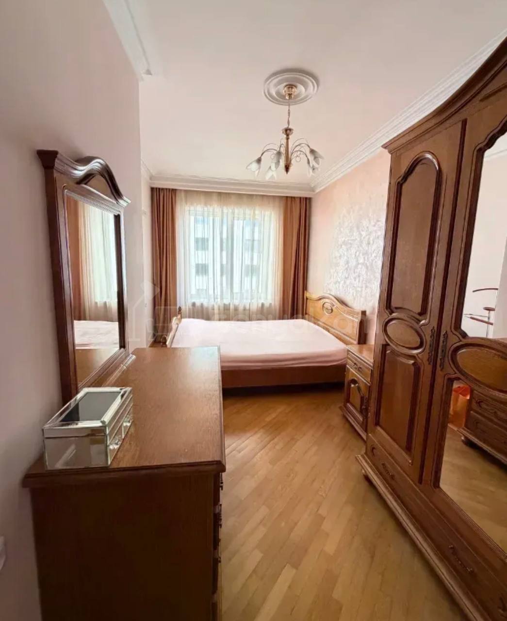 3 Սենյականոց Բնակարան Քարե Շենքում, 60քմ, 5/5 հարկ, Կապիտալ Վերանորոգված, Կահավորված