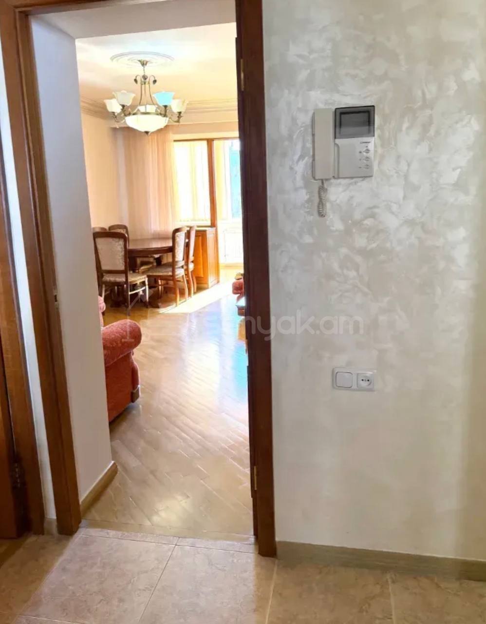 3 Սենյականոց Բնակարան Քարե Շենքում, 60քմ, 5/5 հարկ, Կապիտալ Վերանորոգված, Կահավորված