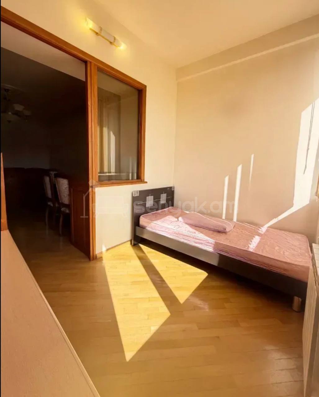 3 Սենյականոց Բնակարան Քարե Շենքում, 60քմ, 5/5 հարկ, Կապիտալ Վերանորոգված, Կահավորված