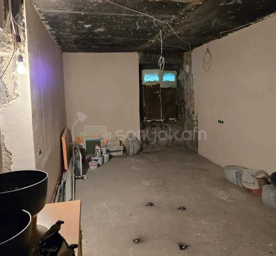 3 Սենյականոց Բնակարան Քարե Շենքում, 64քմ, 1/5 հարկ, Կապիտալ Վերանորոգված