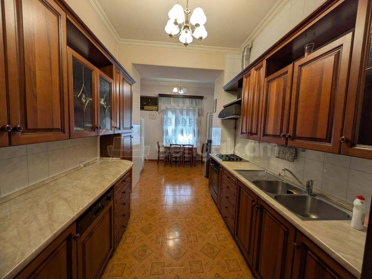 3 Սենյականոց Բնակարան Քարե Շենքում, 150քմ, 2/4 հարկ, Կապիտալ Վերանորոգված, Կահավորված, Արևկող