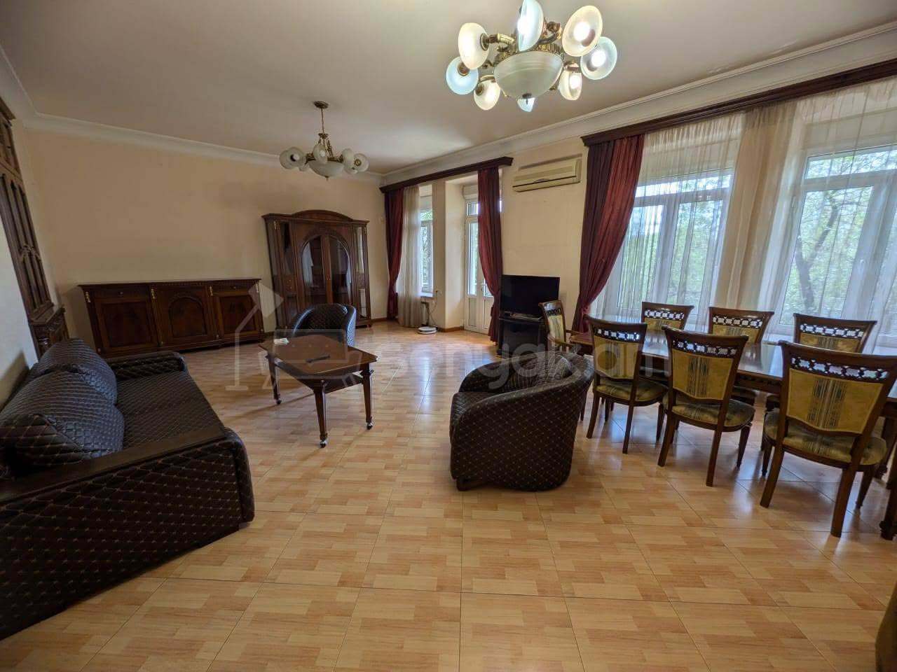 3 Սենյականոց Բնակարան Քարե Շենքում, 150քմ, 2/4 հարկ, Կապիտալ Վերանորոգված, Կահավորված, Արևկող