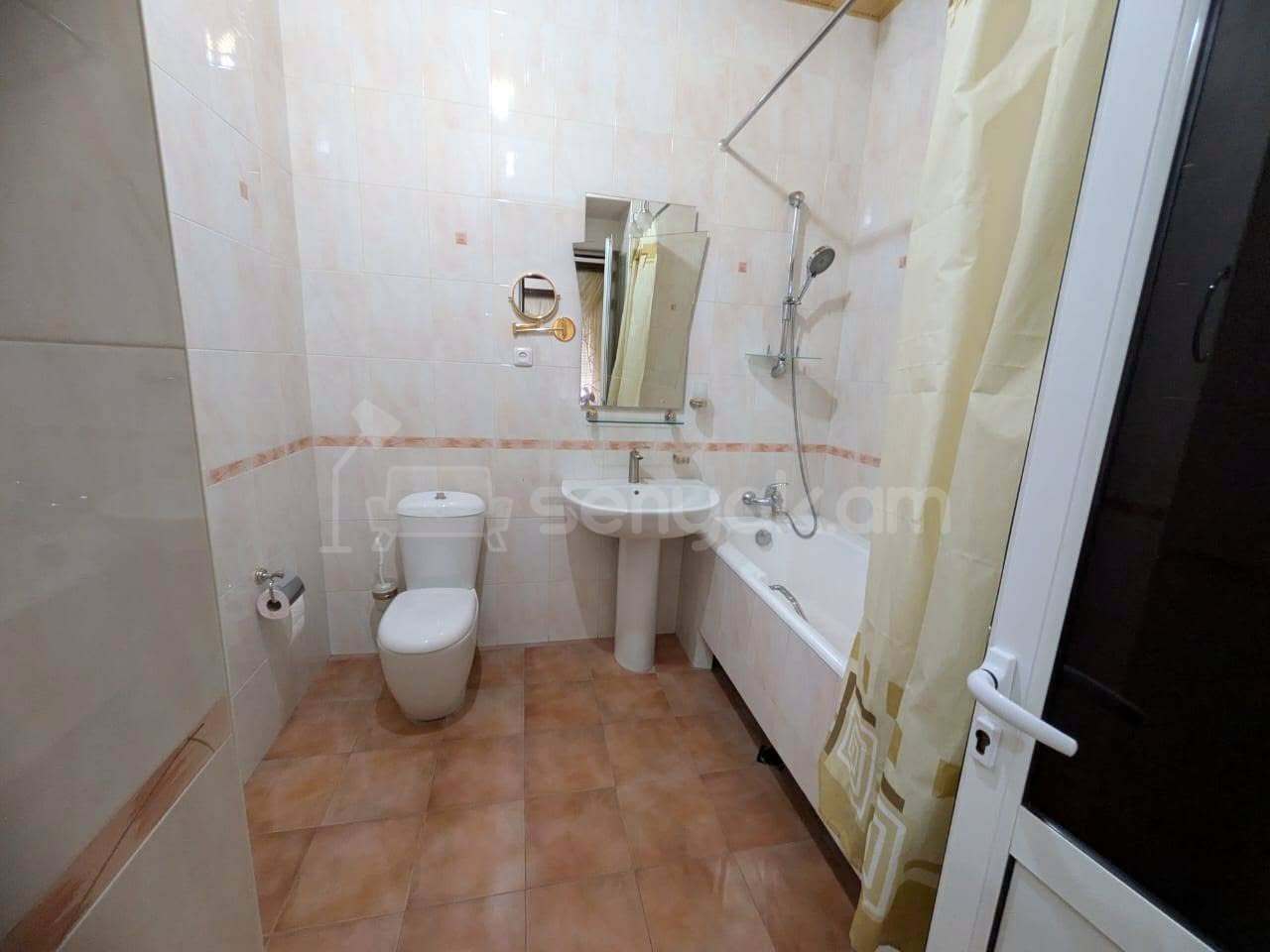 3 Սենյականոց Բնակարան Քարե Շենքում, 150քմ, 2/4 հարկ, Կապիտալ Վերանորոգված, Կահավորված, Արևկող