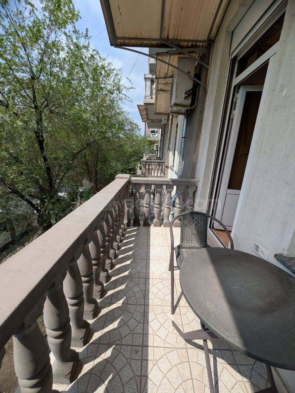 3 Սենյականոց Բնակարան Քարե Շենքում, 150քմ, 2/4 հարկ, Կապիտալ Վերանորոգված, Կահավորված, Արևկող
