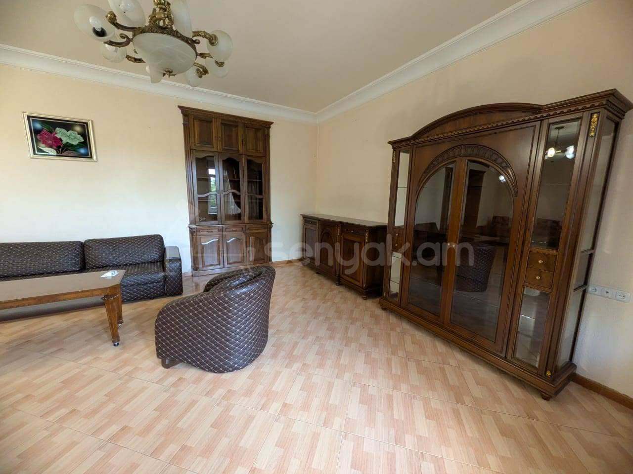 3 Սենյականոց Բնակարան Քարե Շենքում, 150քմ, 2/4 հարկ, Կապիտալ Վերանորոգված, Կահավորված, Արևկող