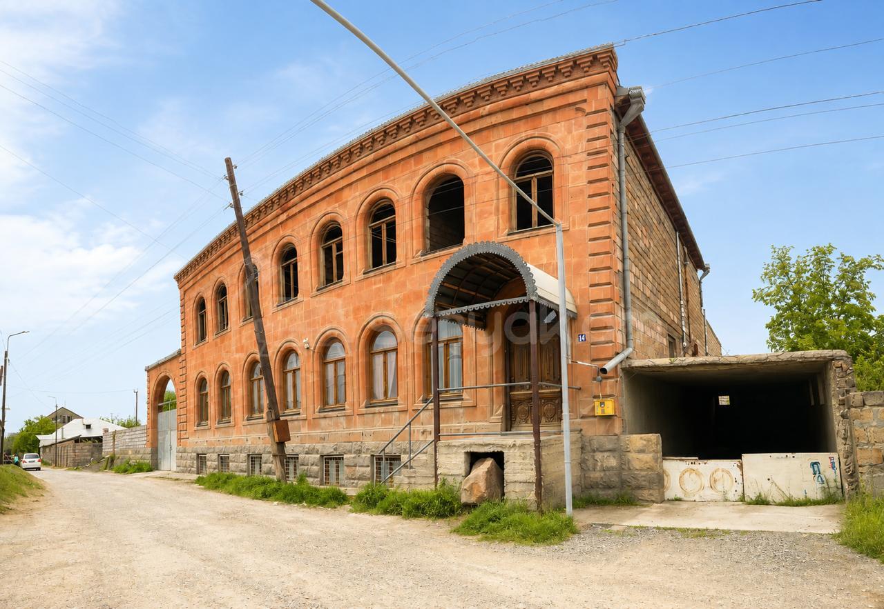 8 Սենյականոց Շքեղ Առանձնատուն, 989քմ, Լողավազանով, Ավտոտնակով