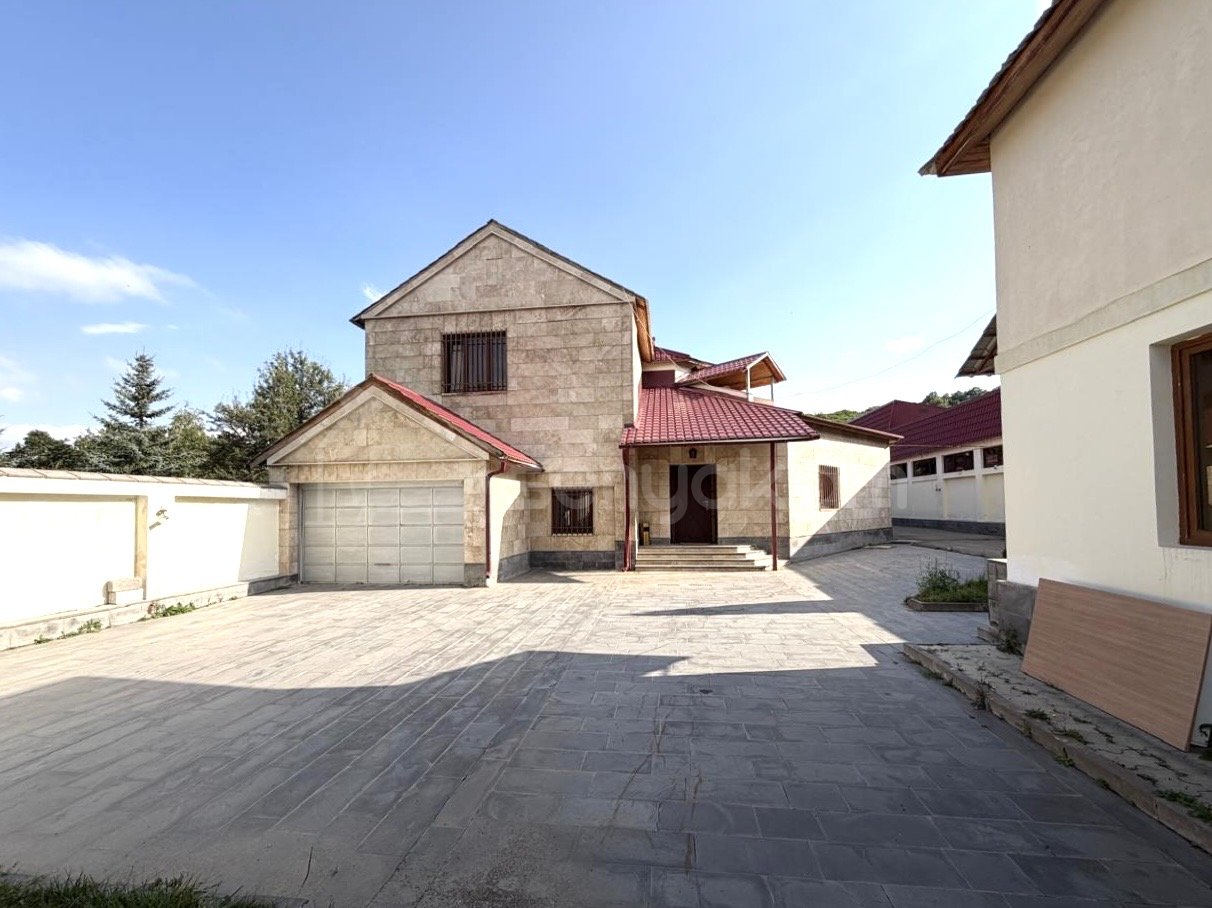 7 Սենյականոց Շքեղ Առանձնատուն, 700քմ, Լողավազանով