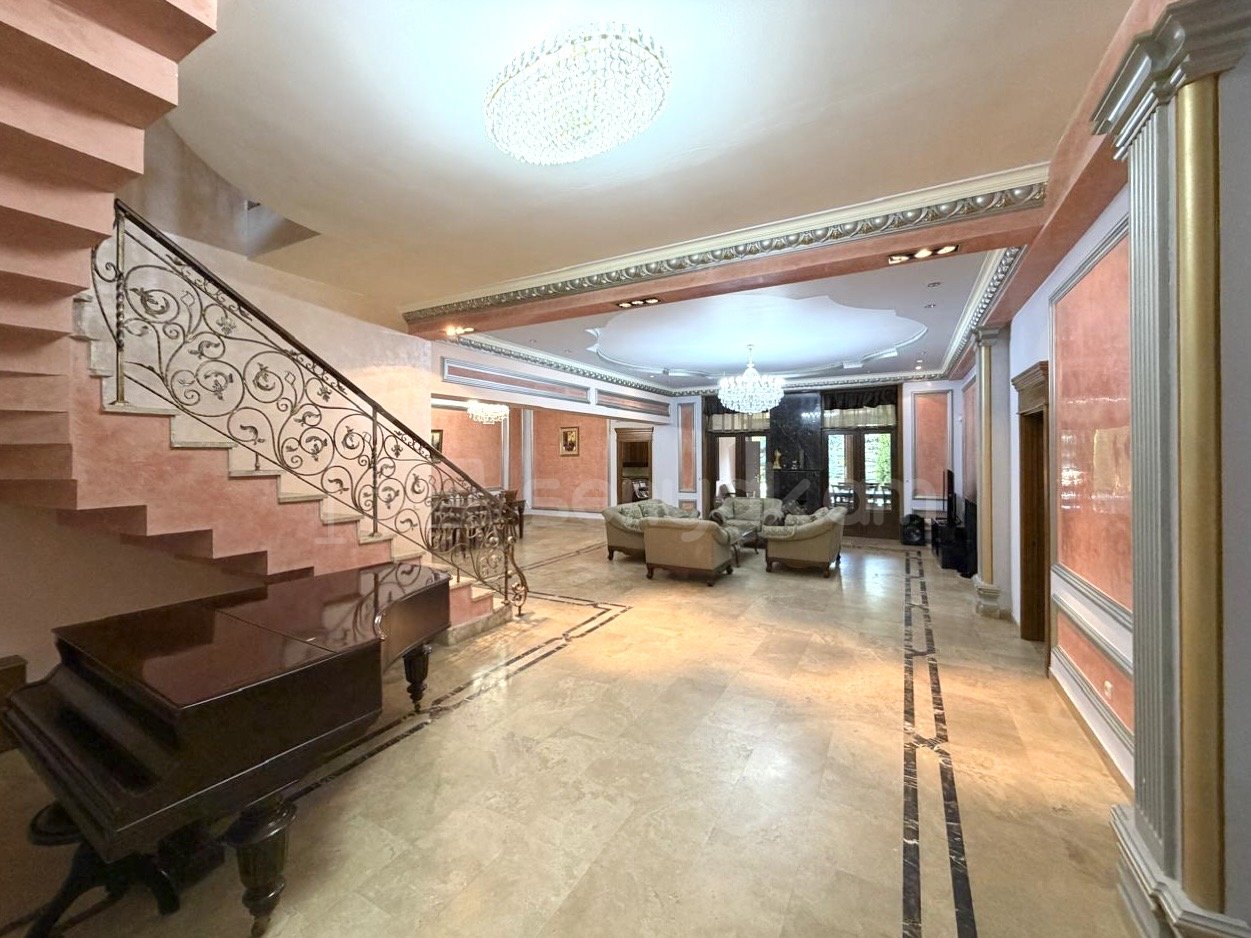 7 Սենյականոց Շքեղ Առանձնատուն, 700քմ, Լողավազանով