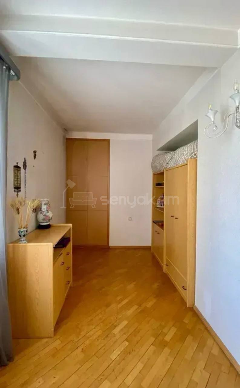 4 Սենյականոց Բնակարան Քարե Շենքում, 113քմ, 3/5 հարկ, Նորմալ Վիճակում