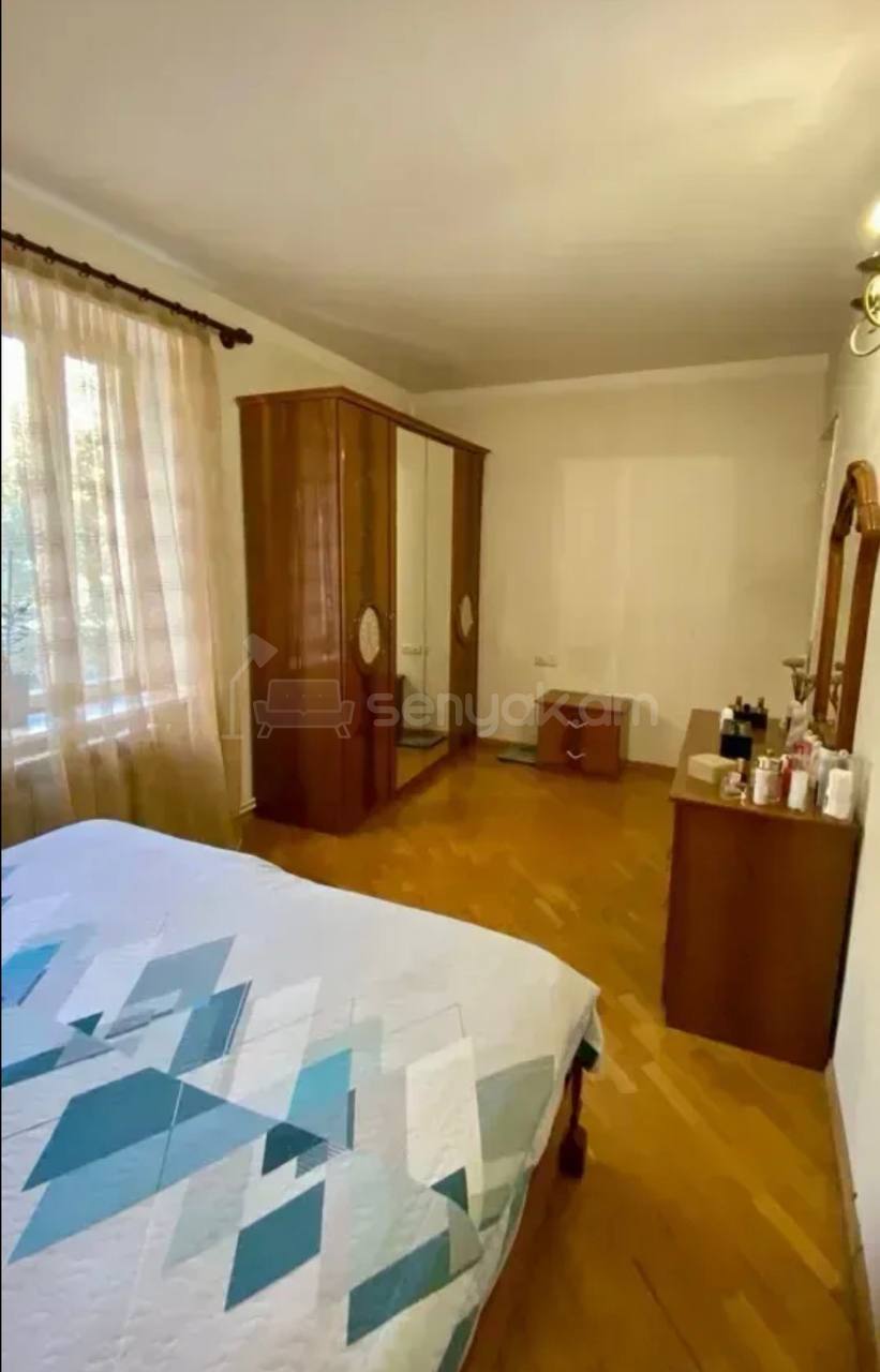 4 Սենյականոց Բնակարան Քարե Շենքում, 113քմ, 3/5 հարկ, Նորմալ Վիճակում