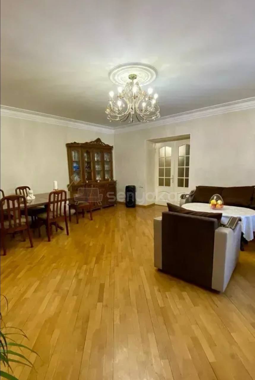 4 Սենյականոց Բնակարան Քարե Շենքում, 113քմ, 3/5 հարկ, Նորմալ Վիճակում